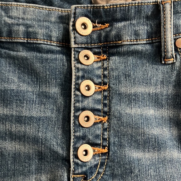 Torrid medium blue denim shorts size 18 - Picture 3 of 8